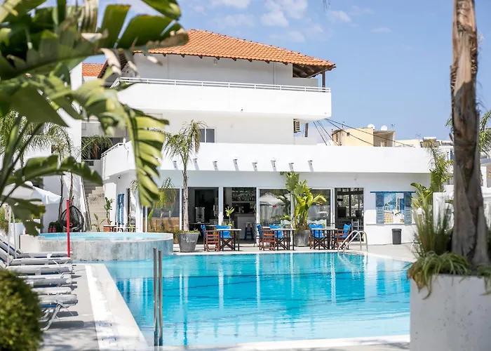 Tinas Plus Hotel