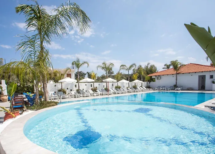 Tinas Plus Hotel