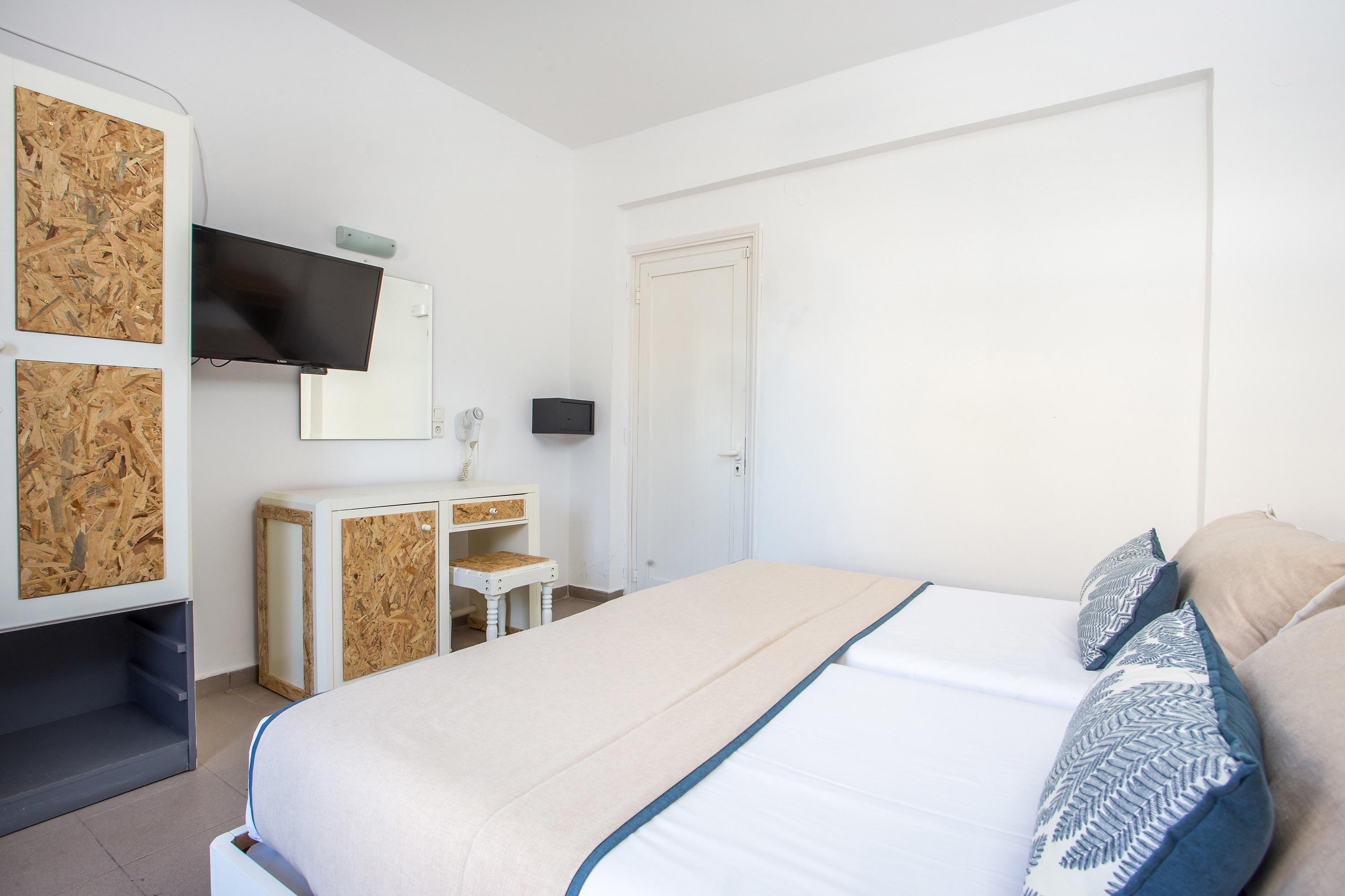 Tinas Plus Hotel