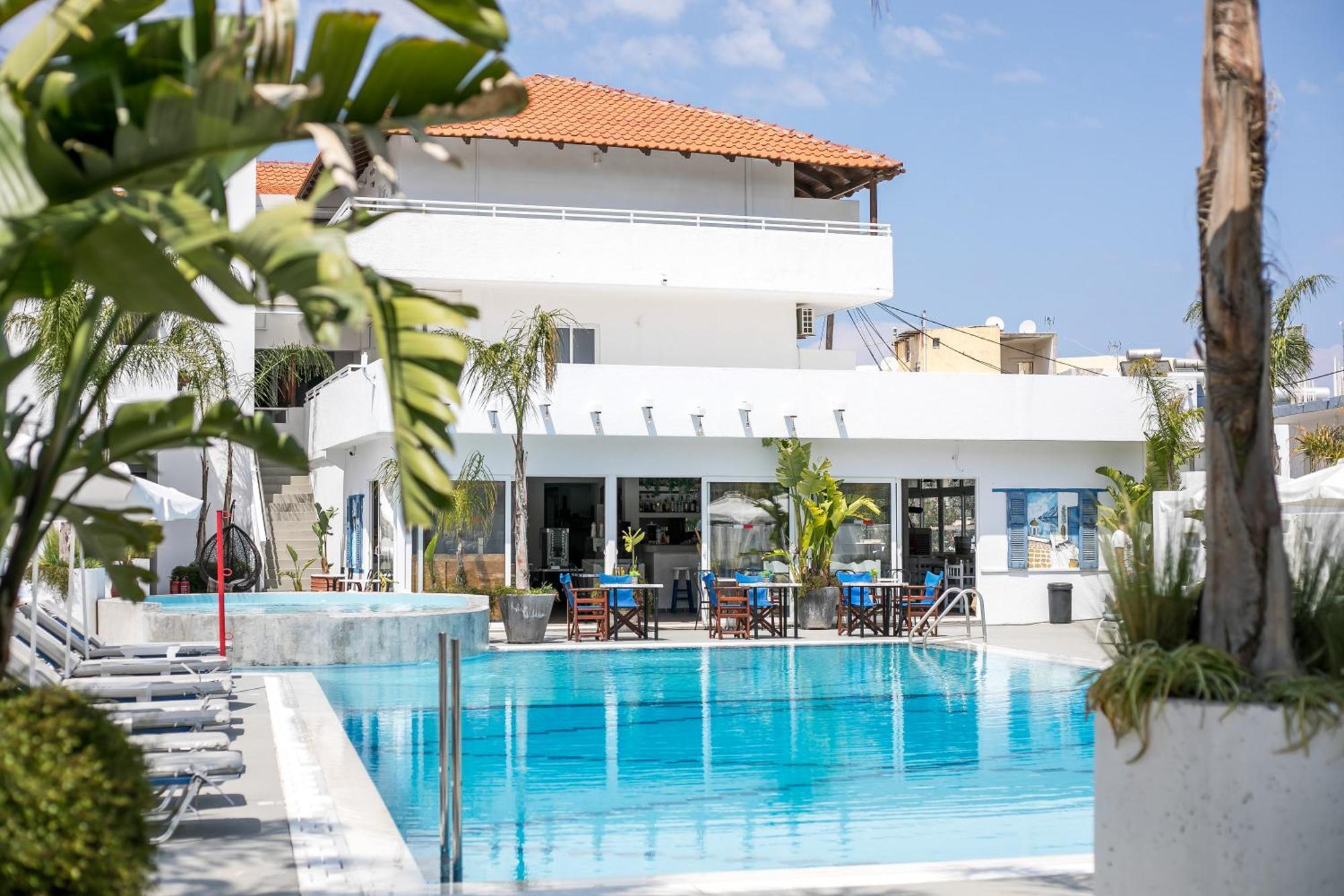 Aparthotel Tinas Plus Hotel