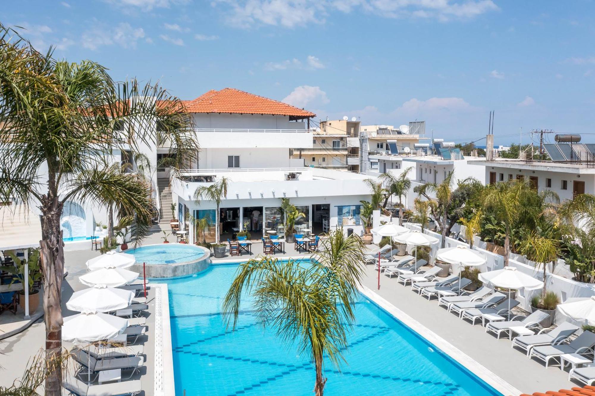 Aparthotel Tinas Plus Hotel 2*