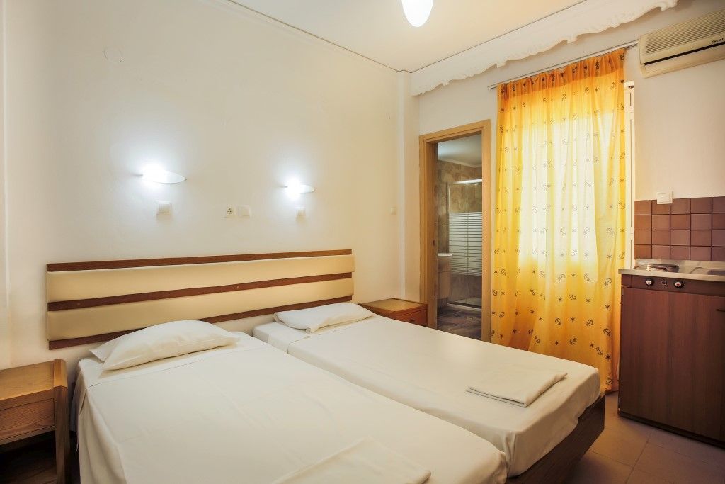 Tinas Plus Hotel 2*